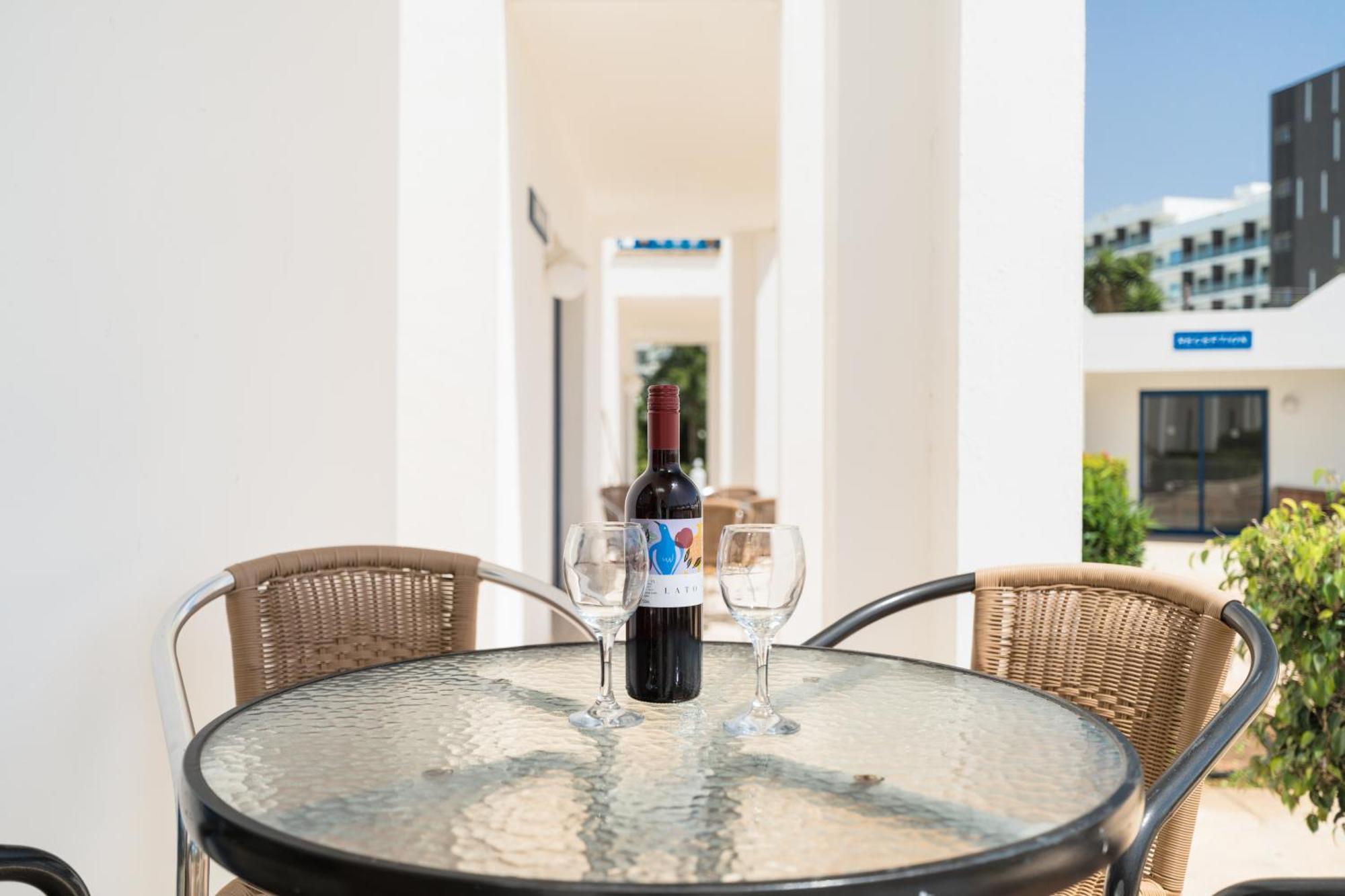 Kritamo Beach Hotel Apartments 圣纳帕 外观 照片