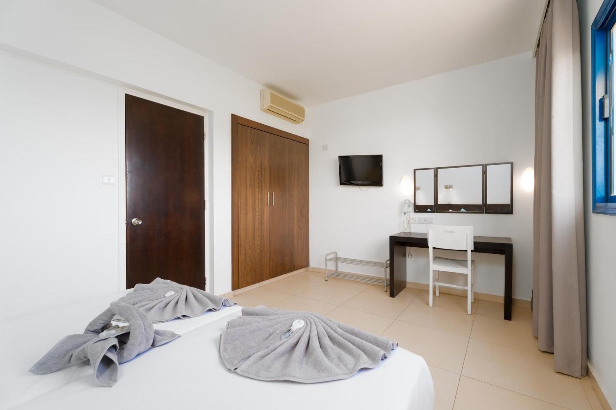 Kritamo Beach Hotel Apartments 圣纳帕 外观 照片