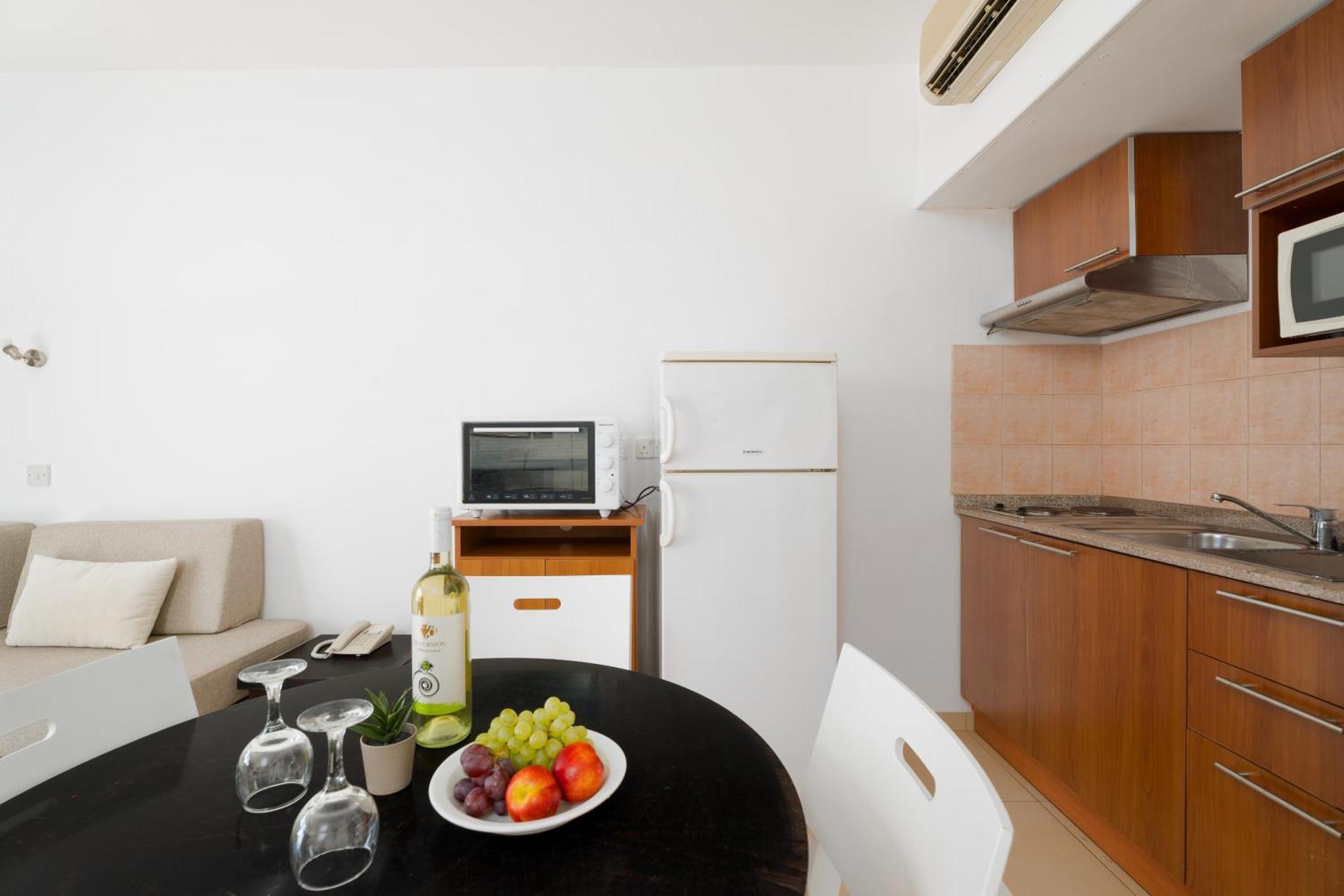 Kritamo Beach Hotel Apartments 圣纳帕 外观 照片